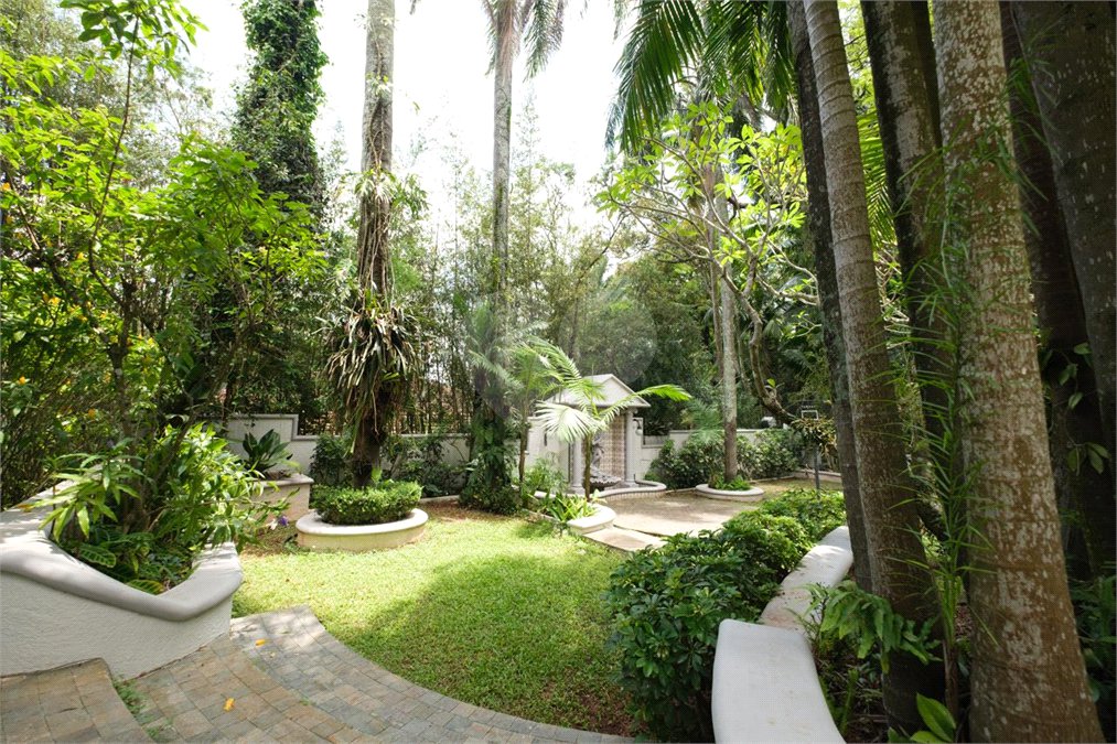 Casa à venda com 5 suítes no condomínio Chácara Flora, São Paulo - SP