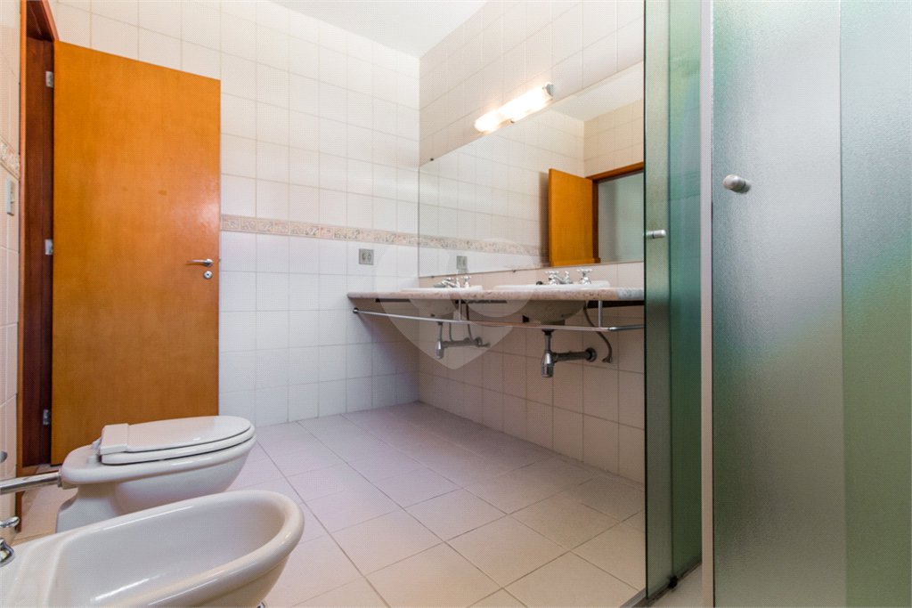 Sobrado à venda com 4 quartos, sendo 1 suíte,  em Jardim Marajoara, São Paulo, SP