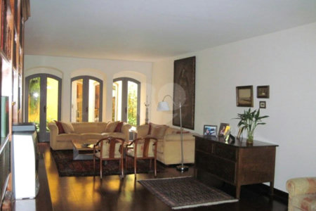 Casa à venda com 4 quartos, sendo 2 suítes,  em Jardim Leonor, São Paulo, SP