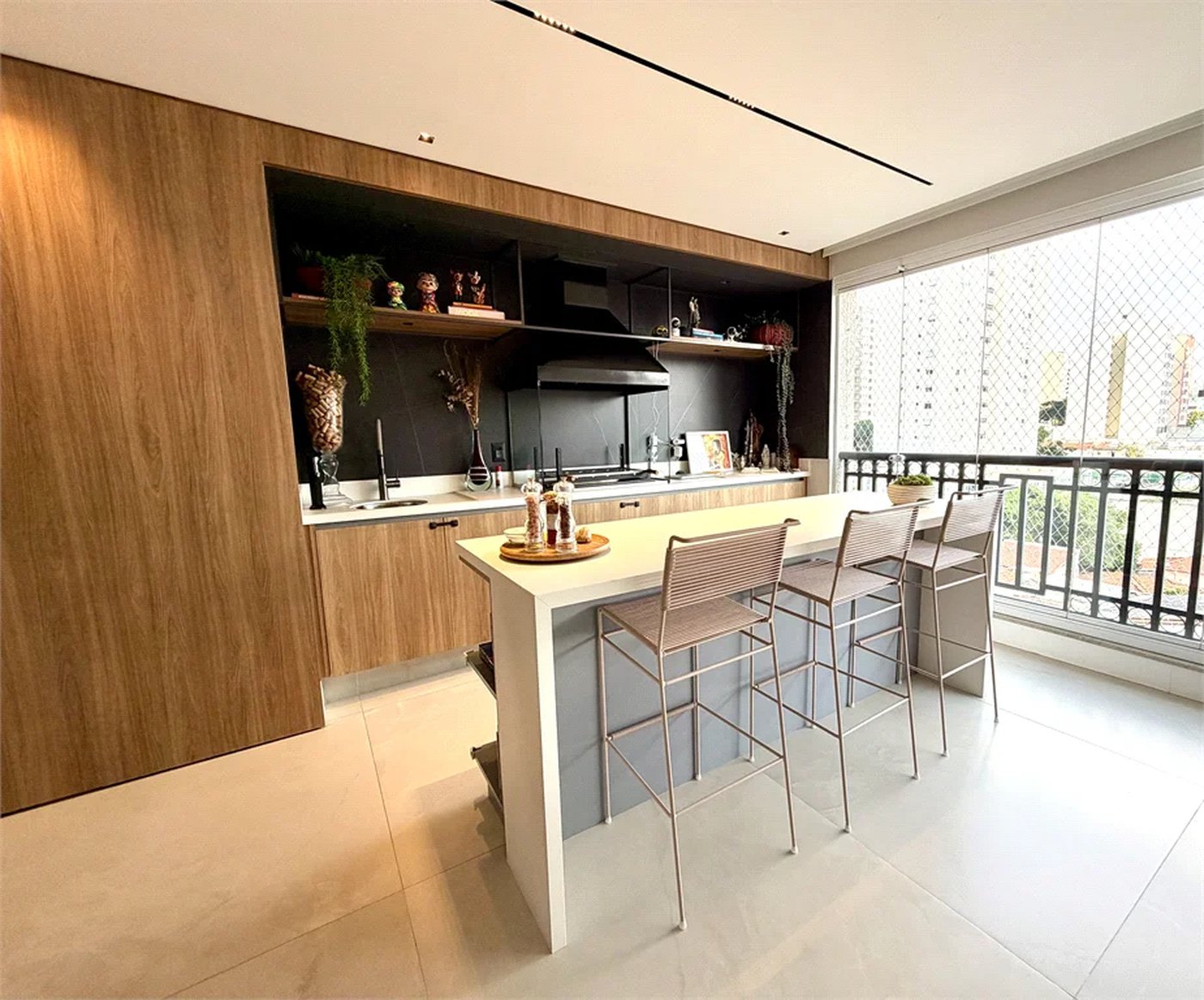 Apartamento à venda com 3 suítes em Vila Romana, São Paulo, SP