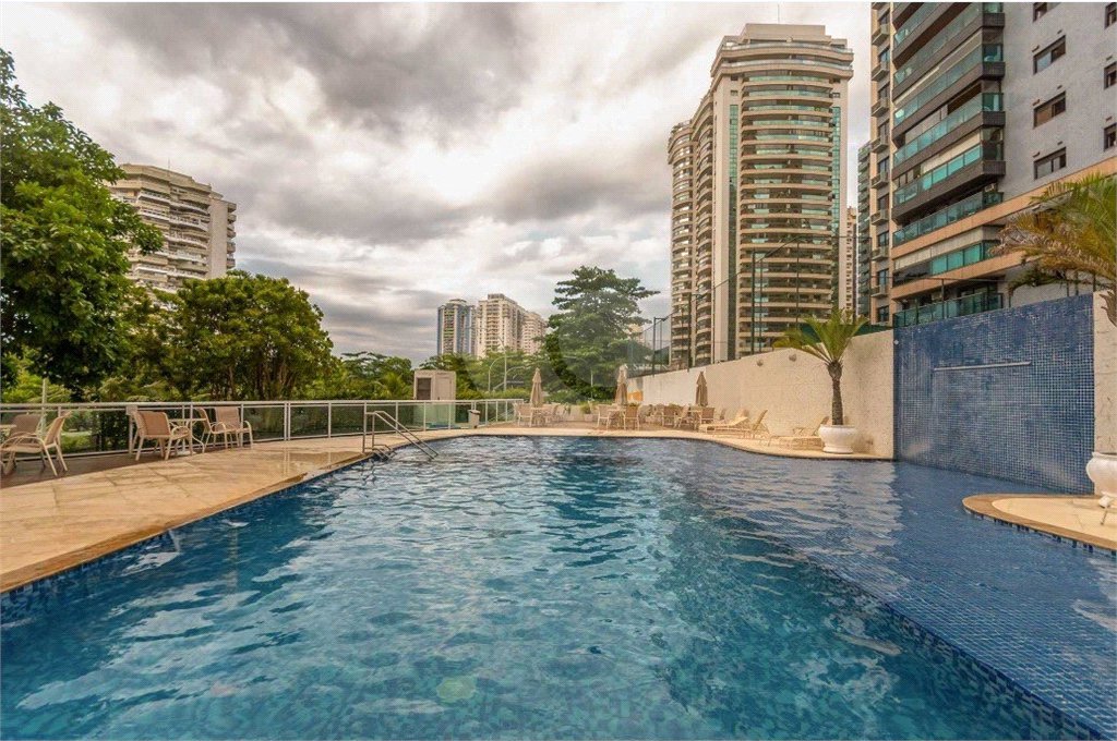 Apartamento à venda com 4 quartos, sendo 2 suítes,  em Barra da Tijuca, Rio de Janeiro, RJ