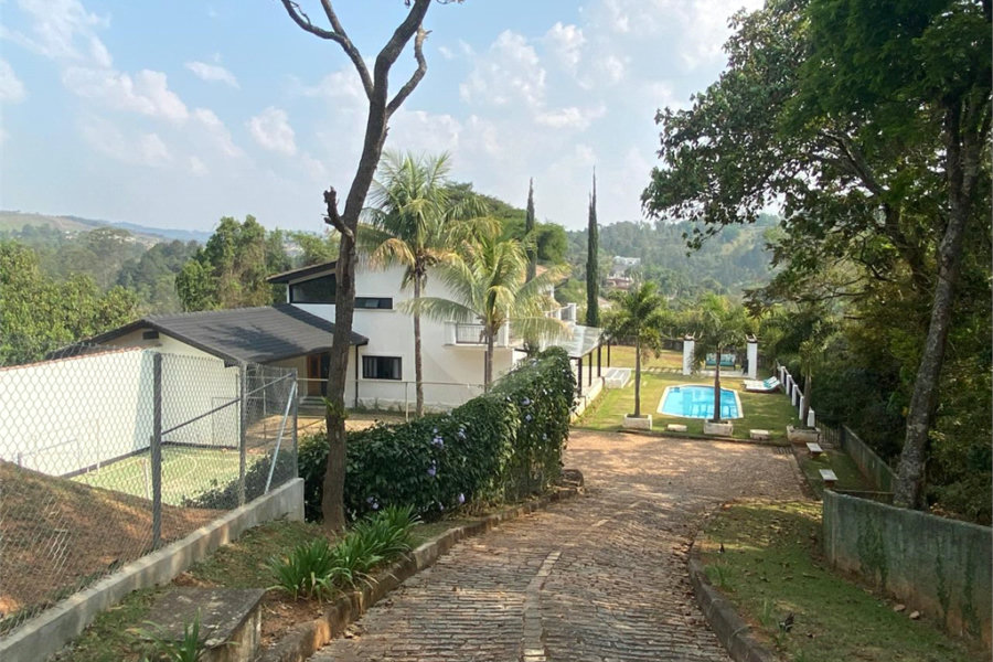 Casa à venda com 4 suítes no condomínio Gleba II, Mairiporã - SP