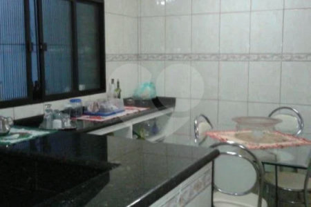 Sobrado à venda com 3 suítes em Vila Nivi, São Paulo, SP