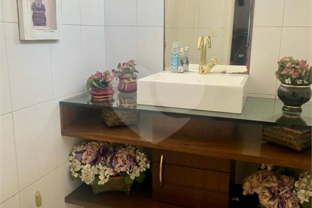 Casa à venda com 4 quartos, sendo 3 suítes, em Jardim Maia, Guarulhos, SP