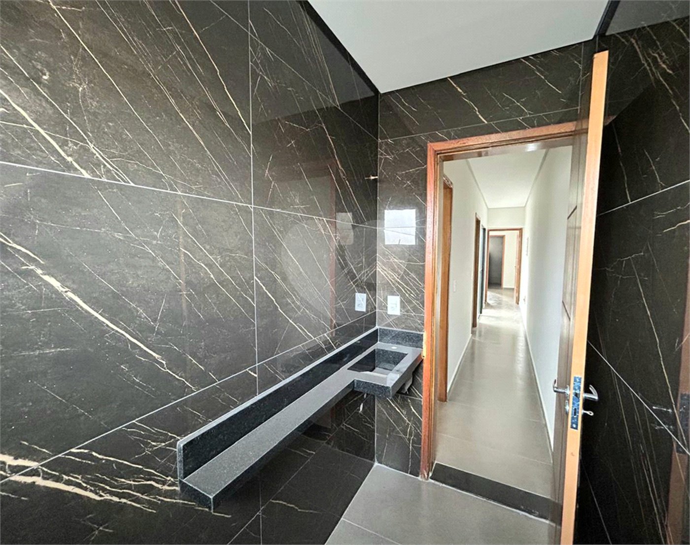 Casa à venda com 3 quartos, sendo 1 suíte, em Wanel Ville, Sorocaba, SP