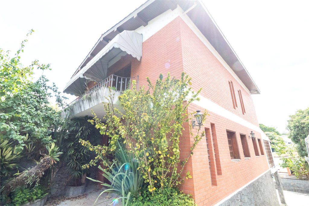 Sobrado à venda com 5 quartos, sendo 3 suítes, em Alto da Boa Vista, São Paulo, SP