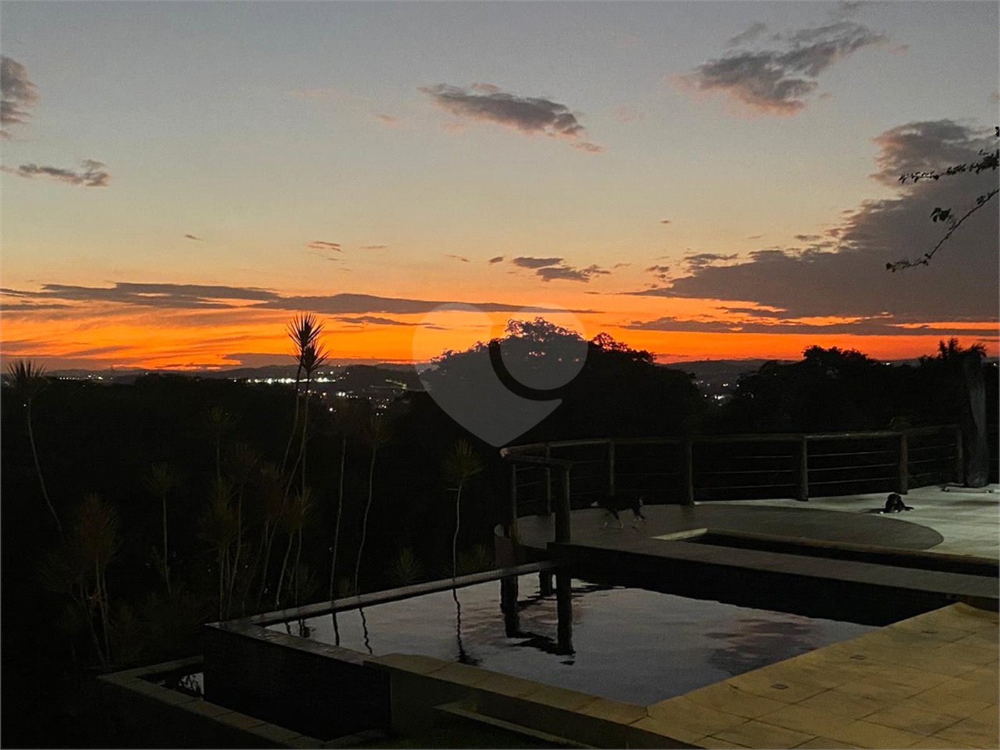 Casa à venda com 6 suítes no condomínio Jardim Primavera, Louveira - SP