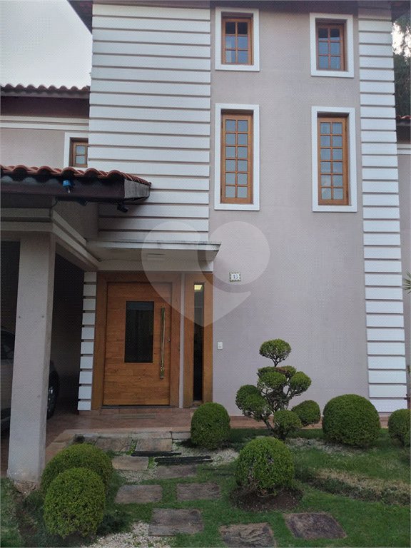 Casa à venda com 4 quartos, sendo 3 suítes, no condomínio Da Serra, São Paulo - SP