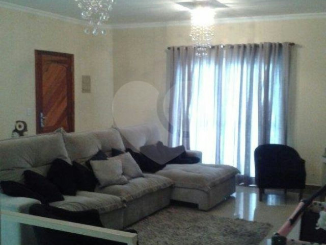 Sobrado à venda com 5 quartos, sendo 4 suítes,  em Horto, São Paulo, SP