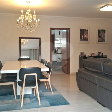 Apartamento a venda na Aclimação com 4 dormitórios e 2 vagas.