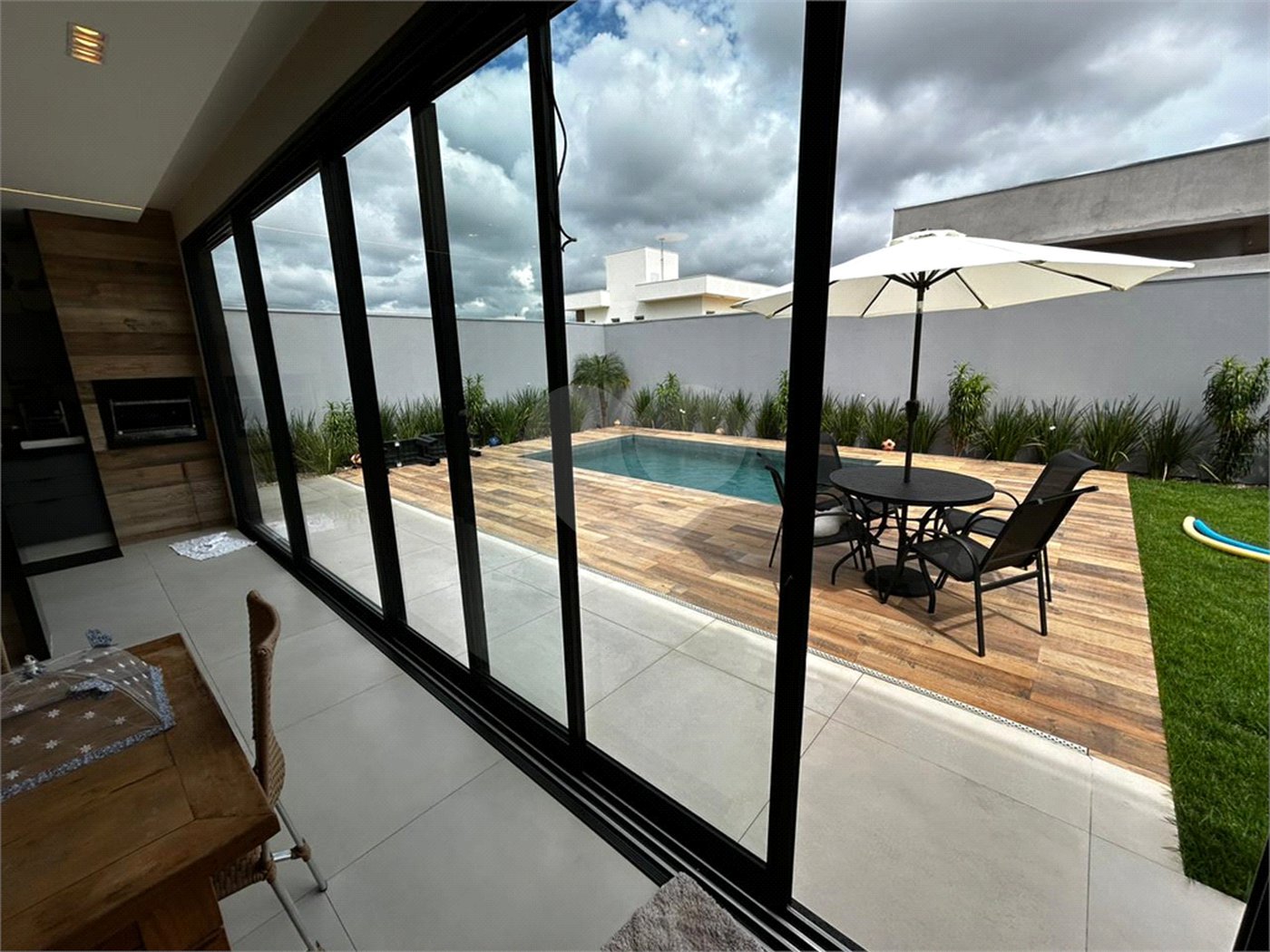 Casa de alto padrão para venda no condomínio Damha III.