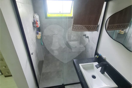 Linda casa em condomínio fechado, unindo conforto, lazer e segurança para você e sua família!