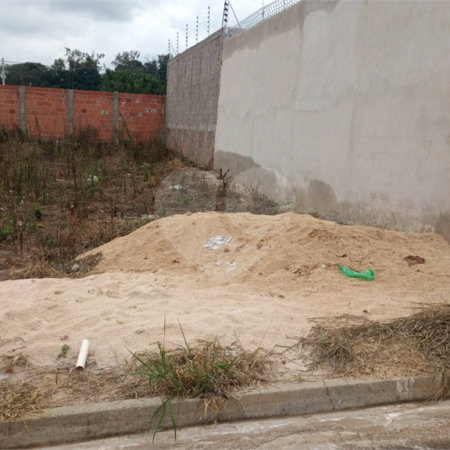 Lote no Jardim do Bosque, aceita financiamento ou aquisição de terreno e construção .