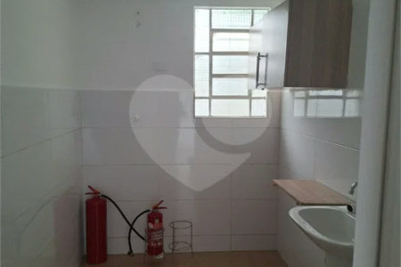 Indaiatuba- Sp - Centro - Casa terrea - finalidade comercial ou residencial - Terreno 181,01 - construido 99,94 - Venda - R$ 830.000,00 - Locação - R$ 3.900,00- IPTU - R$ 256,78 - 03 salas - Hall de entrada amplo - Cozinha. com armário - Banheiro. - Quintal. - Ótima localização, próximo a restauran
