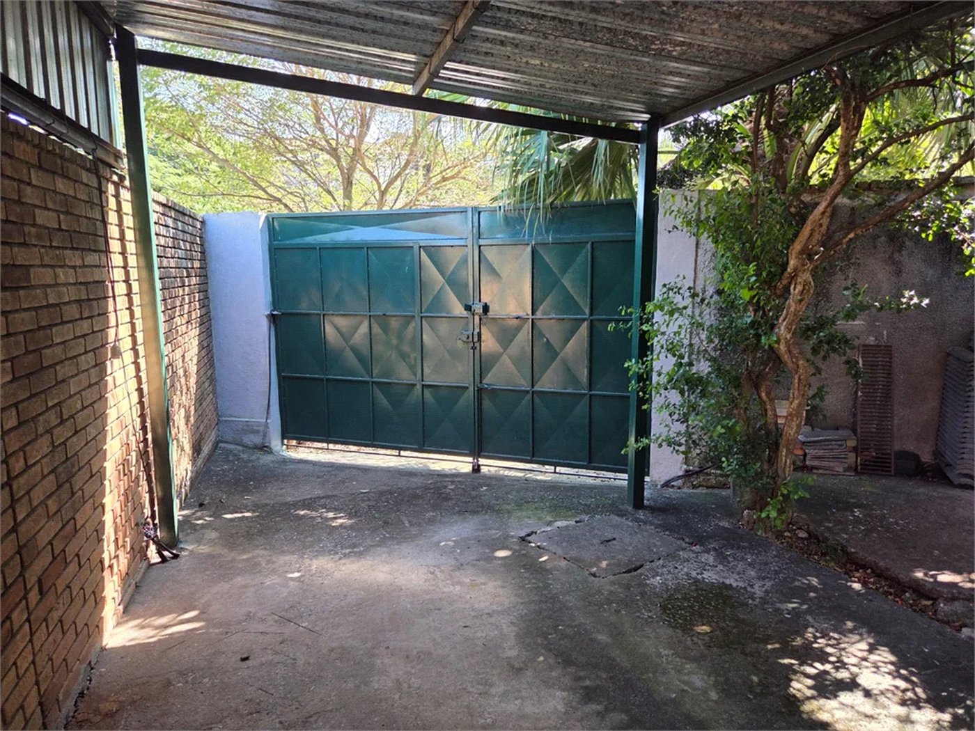 Casa à venda com 4 quartos, sendo 2 suítes,  em Cidade São Francisco, São Paulo, SP