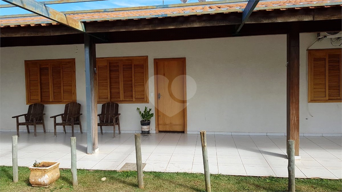 Chácara em condomínio Quinta dos Buritis 3 quartos, 1000 m²