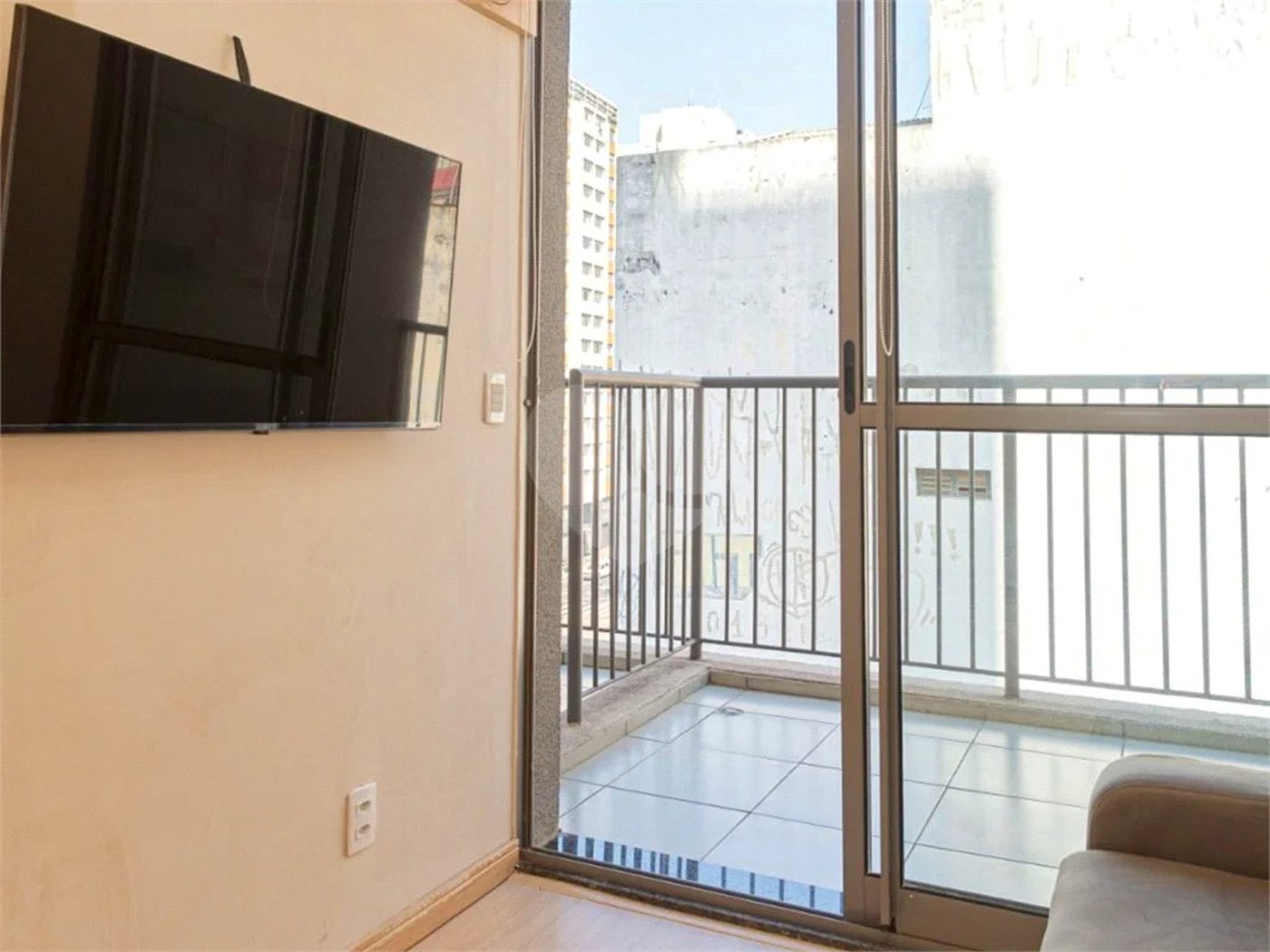 Apartamento - Prox Paulista - 1 quarto - varanda - 1 banheiro - sem garagem