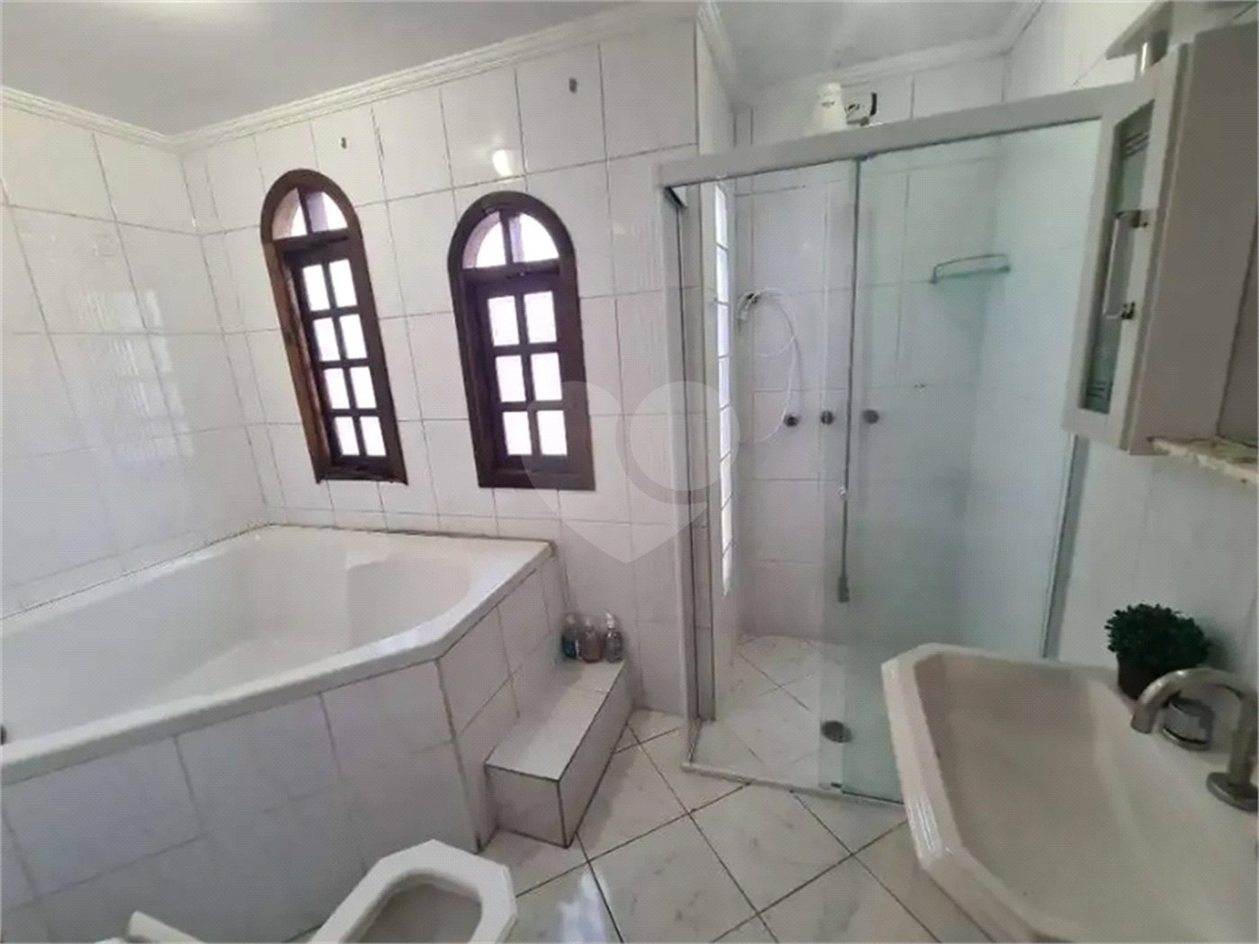 Sobrado com 4 Quartos e 4 banheiros à Venda -337 m² por R$ 850.,000 -- Jardim Vivan,-Jaraguá, São Paulo - SP