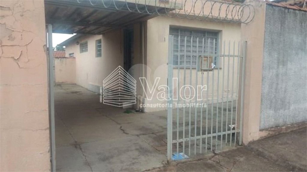 Casa térrea com 2 dormitórios.