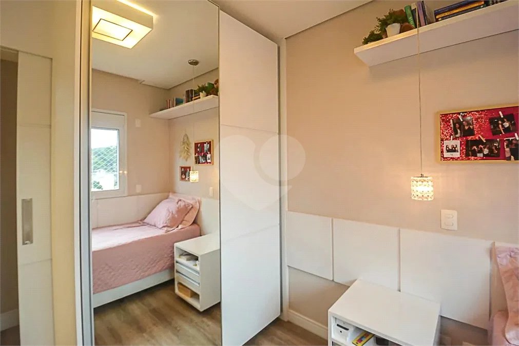Espaço, conforto e uma localização privilegiada fazem deste apartamento mobiliado no Baeta Neves, em São Bernardo do Campo, uma excelente opção para seu novo lar. Com 118 m², três dormitórios e quatro banheiros, o imóvel oferece ambientes amplos para acomodar a família e receber amigos com comodidad