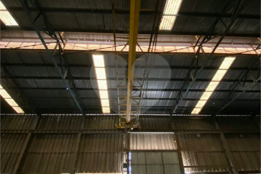 Galpão industrial à venda ou para locação na beira da Rodovia Hermínio Petrin - SP 308.