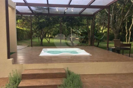 Cobertura Triplex com Mobilia parcial em Itapetinga Atibaia