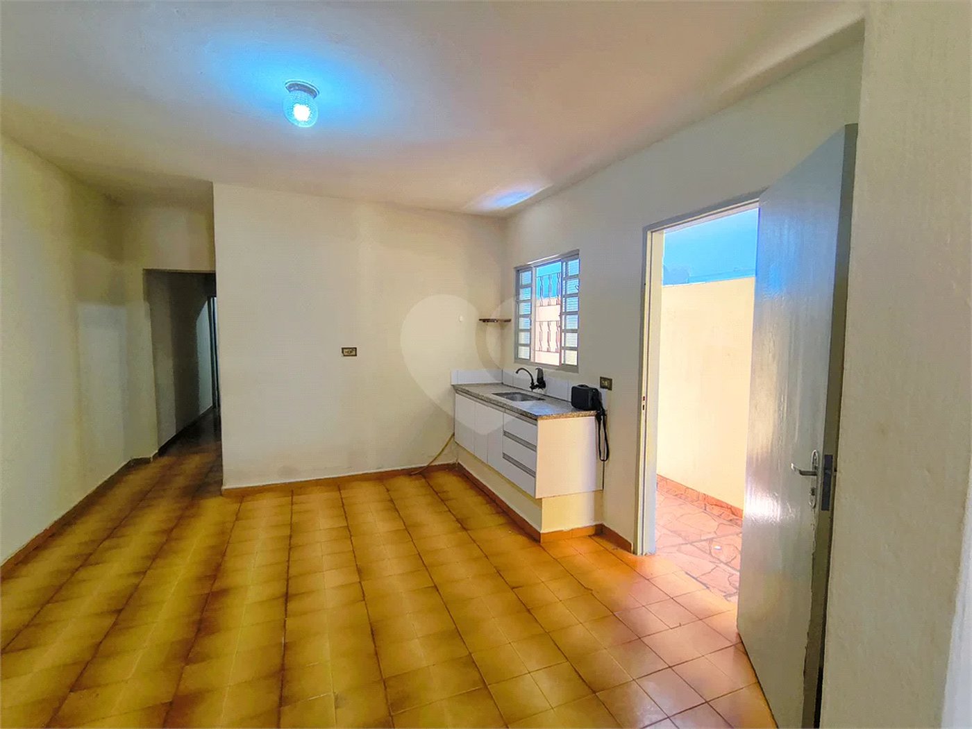 Casa Térrea para Venda – Bairro Vila Avaí, Indaiatuba - com 02 quartos- 01 banheiro-sala -cozinha-quintal e garagem 0 1carro