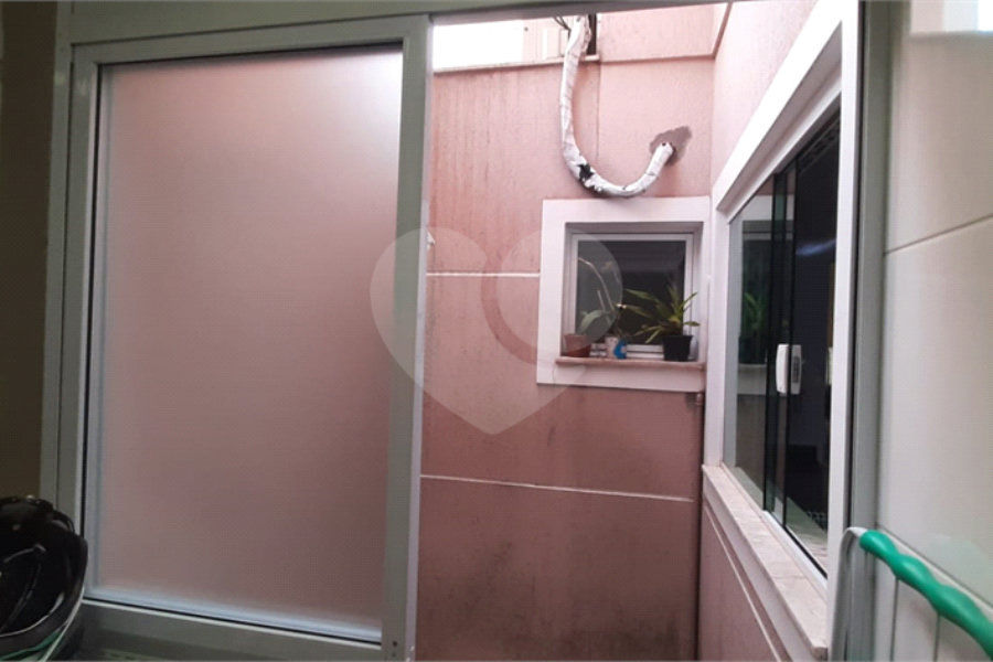 Casa à venda com 3 quartos, sendo 2 suítes, no condomínio Mário Araújo, São Paulo - SP