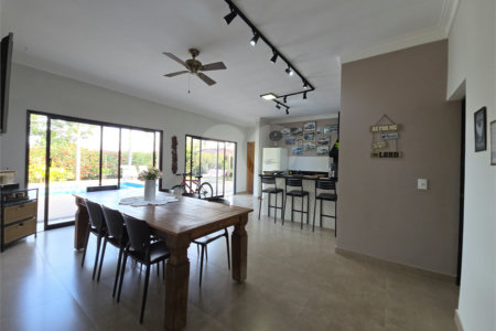 Casa à venda com 3 suítes no condomínio Village Ipanema I, Araçoiaba da Serra - SP