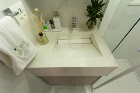 Apartamento à venda com 3 quartos, sendo 1 suíte,  em Vila Olímpia, São Paulo, SP