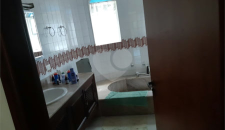 Casa à venda com 4 quartos, sendo 1 suíte,  no condomínio Clube da Montanha, Atibaia - SP