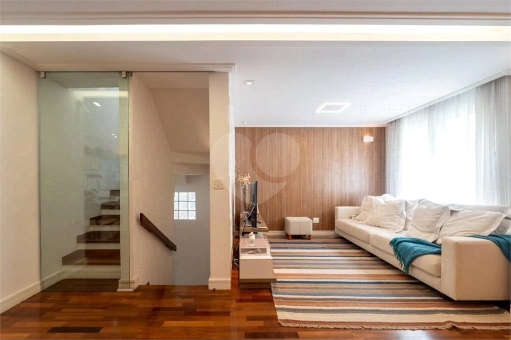 Casa à venda com 4 quartos, sendo 2 suítes, no condomínio Melbourne Residence, São Paulo - SP