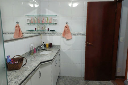 Apartamento à venda com 3 quartos, sendo 1 suíte, no Centro, Araraquara, SP