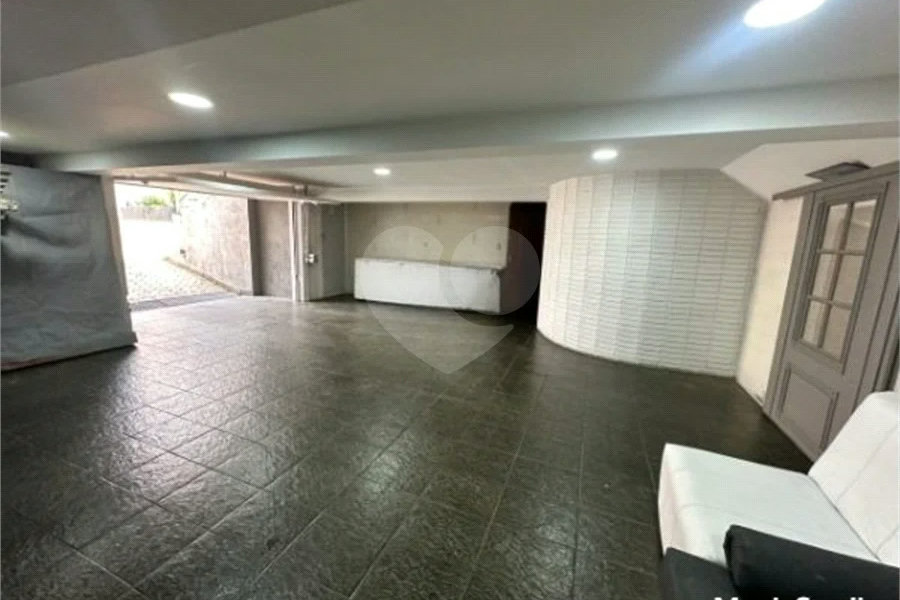 Casa com 400m², 4 dormitórios, sendo 3 suítes, 5 vagas de garagem, à venda na Vila Prudente.