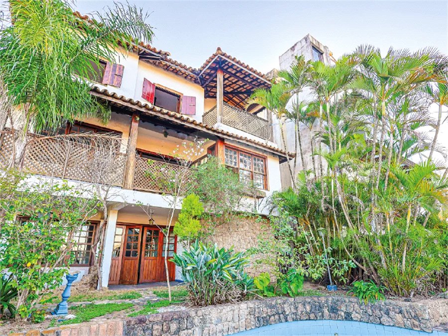 Sobrado à venda com 3 quartos, sendo 1 suíte,  em Jardim Leonor, São Paulo, SP