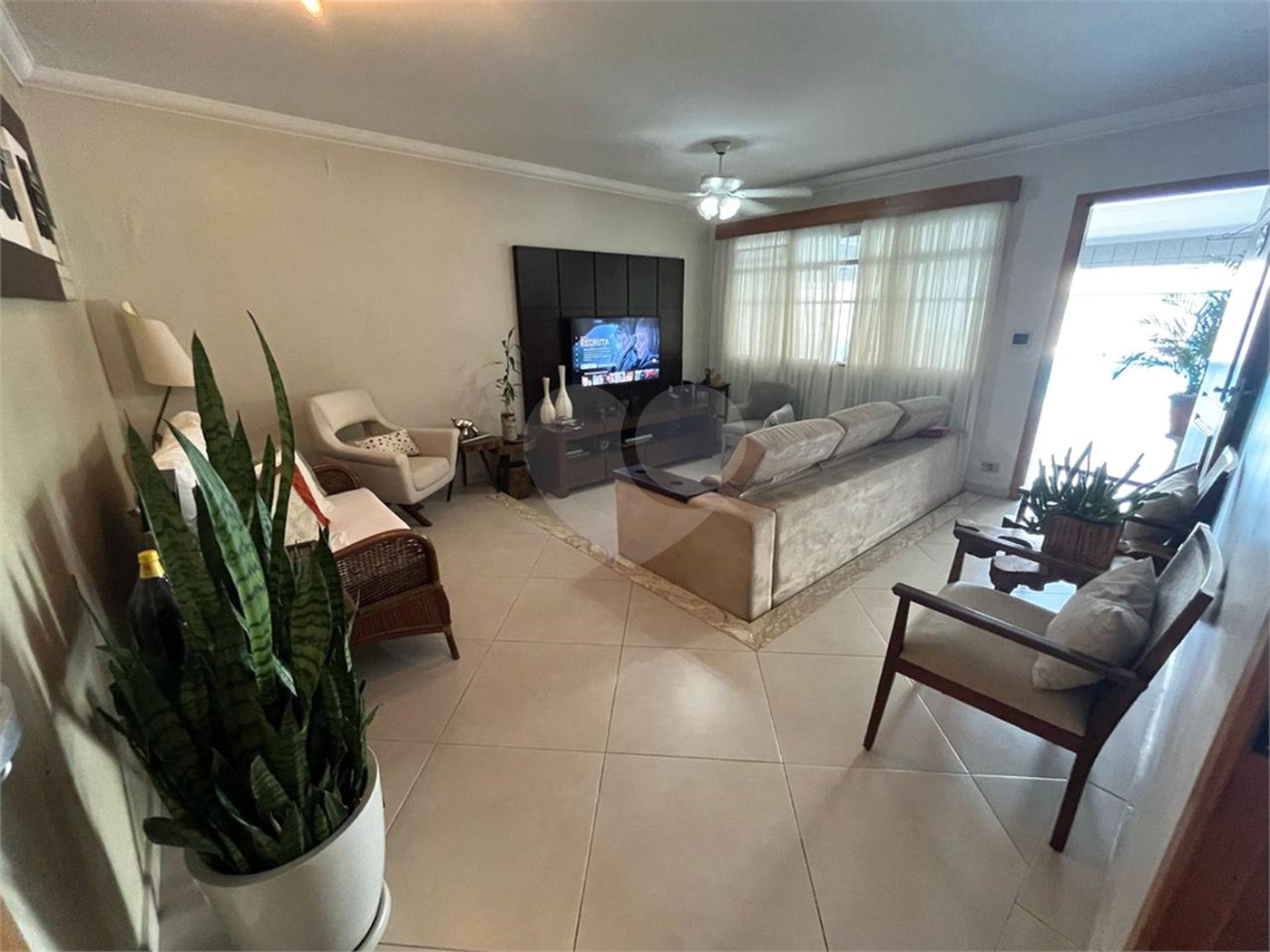 Casa à venda com 3 quartos, sendo 1 suíte,  em Jardim Casablanca, São Paulo, SP
