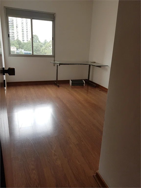 Apartamento à venda com 3 suítes em Conjunto Residencial Morumbi, São Paulo, SP