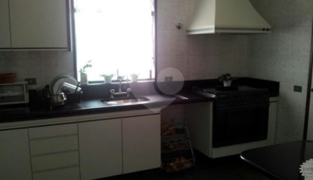Casa Térrea à venda com 4 quartos, sendo 2 suítes,  em Jardim Floresta, São Paulo, SP