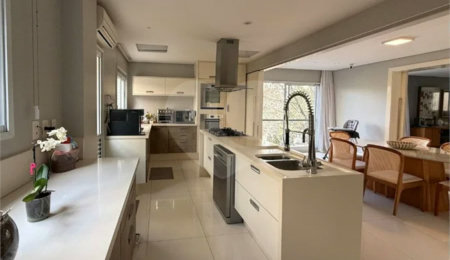 Casa à venda com 4 suítes no condomínio Vilas das Paineiras, São Paulo - SP