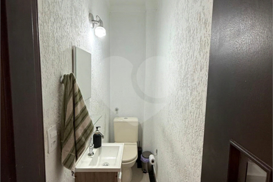 Casa à venda com 3 quartos, sendo 1 suíte, no condomínio Felipe, São Paulo - SP