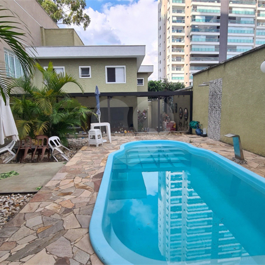 Sobrado à venda com 4 quartos, sendo 2 suítes, em Santa Teresinha, São Paulo, SP