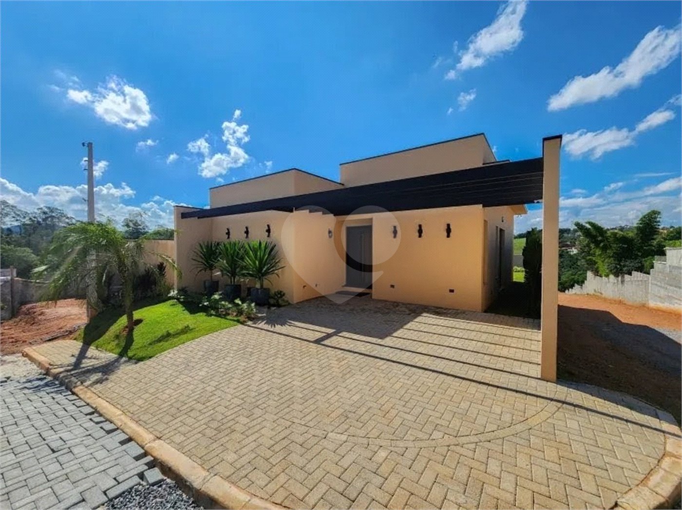 Casa à venda com 3 quartos, sendo 1 suíte, no condomínio Consoli Residencial, Atibaia - SP