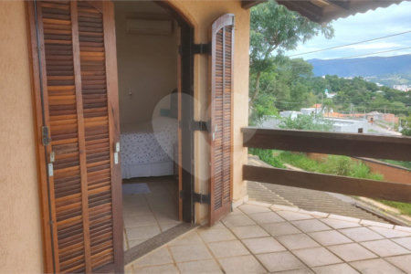 Chácara à venda com 4 quartos, sendo 3 suítes, em Campos de Atibaia, Atibaia, SP
