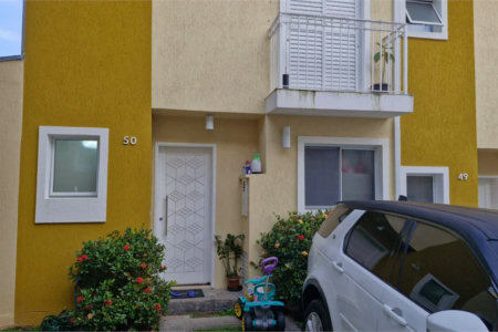 Casa à venda com 3 quartos, sendo 1 suíte, no condomínio Moradas do Horto, São Paulo - SP