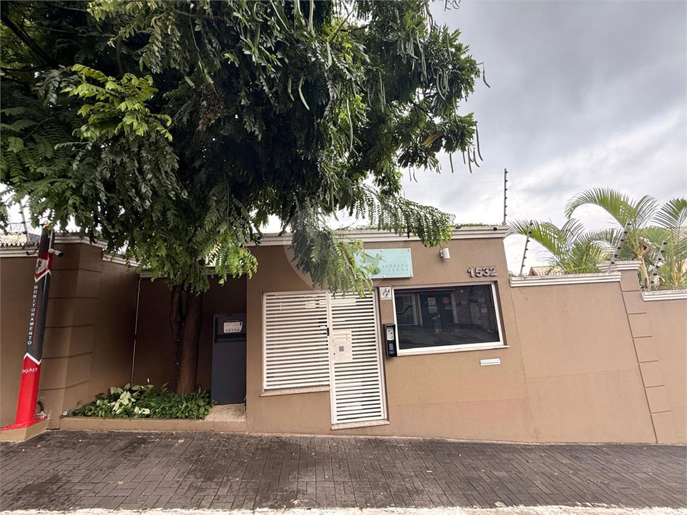 Casa à venda com 4 quartos, sendo 2 suítes, no condomínio Florada da Serra, São Paulo - SP