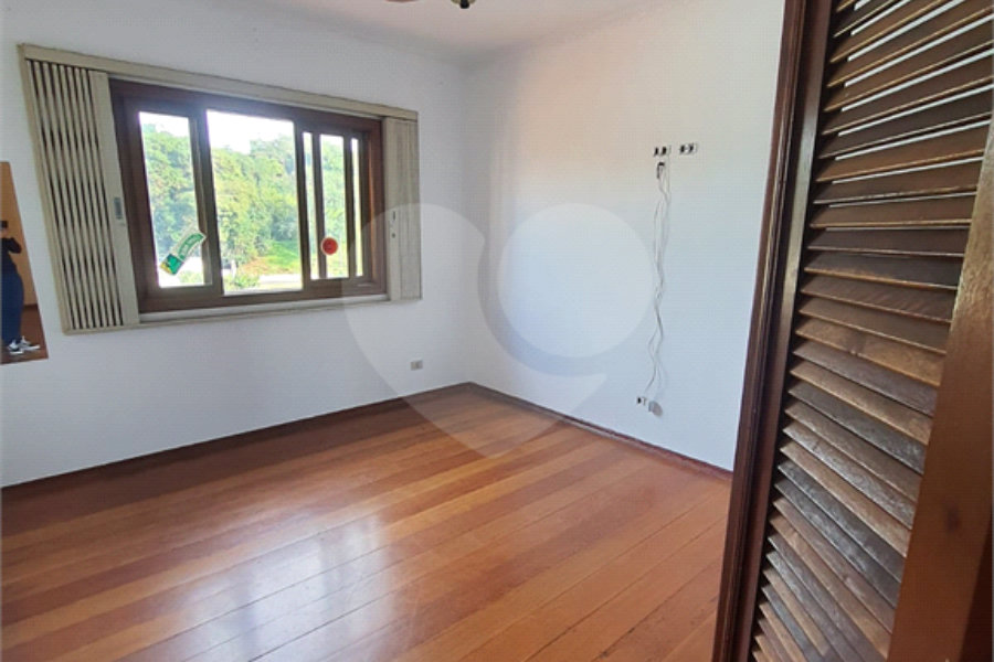 Sobrado à venda com 4 quartos, sendo 1 suíte, em Vila Pereira Barreto, São Paulo, SP