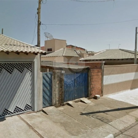 Casa térrea com 2 dormitórios.