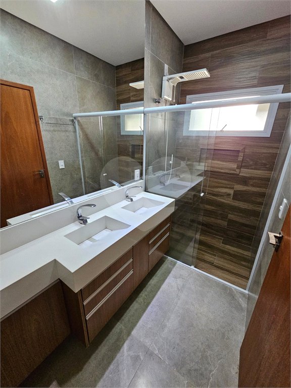 Casa à venda com 3 quartos, sendo 1 suíte,  no condomínio Mantova, Indaiatuba - SP