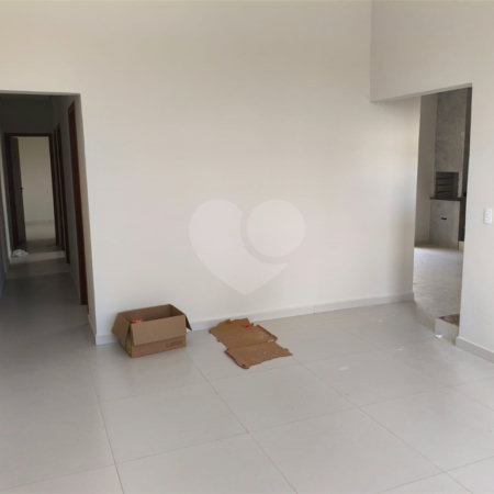 Casa à venda com 3 quartos, sendo 1 suíte, no condomínio Tivolli, Itapetininga - SP