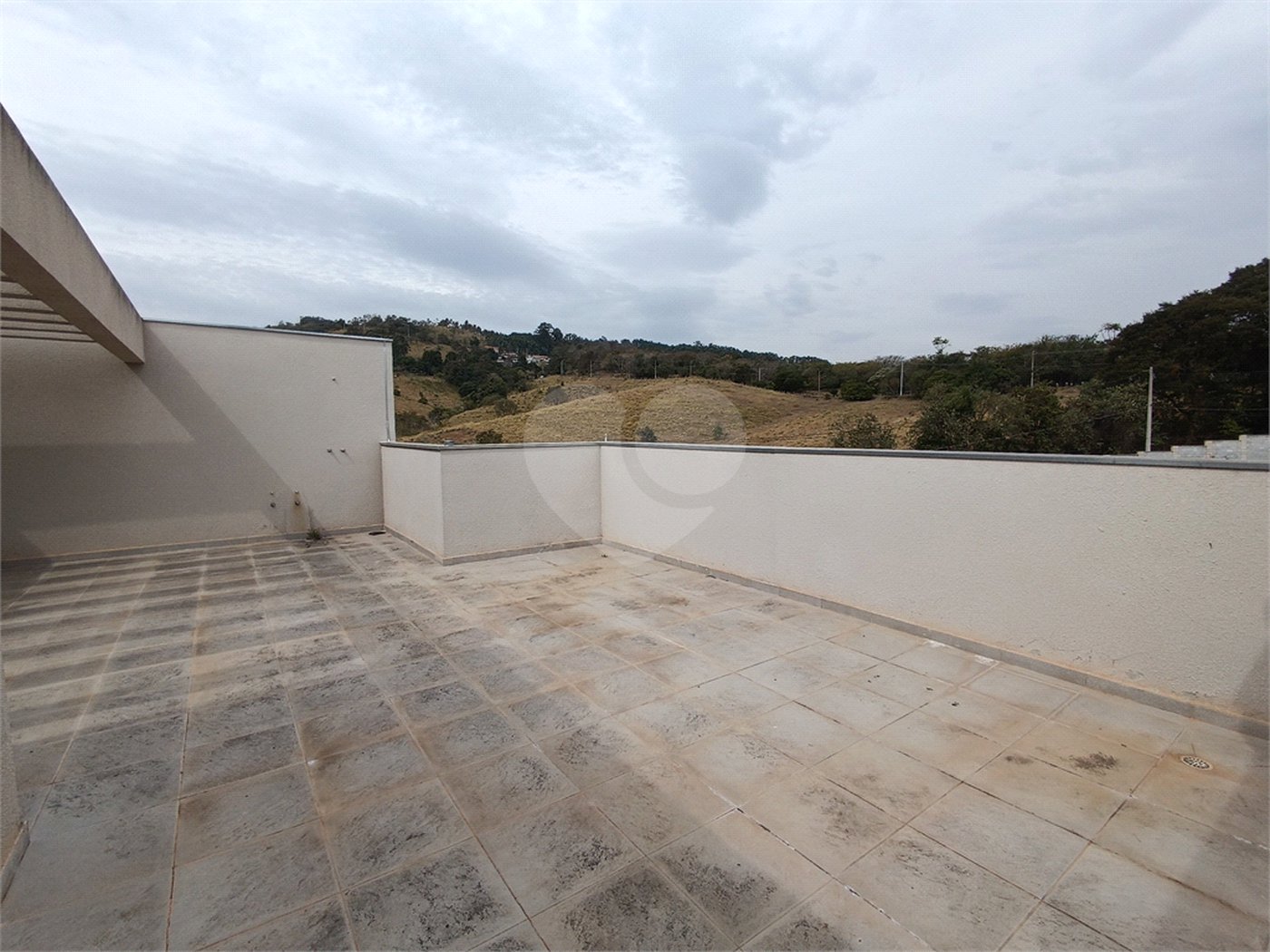 Apartamento à venda com 2 quartos, sendo 1 suíte, em Bairro do Cambará, São Roque, SP